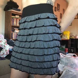 🍄5 for $20🍄Black and grey ruffled skirt